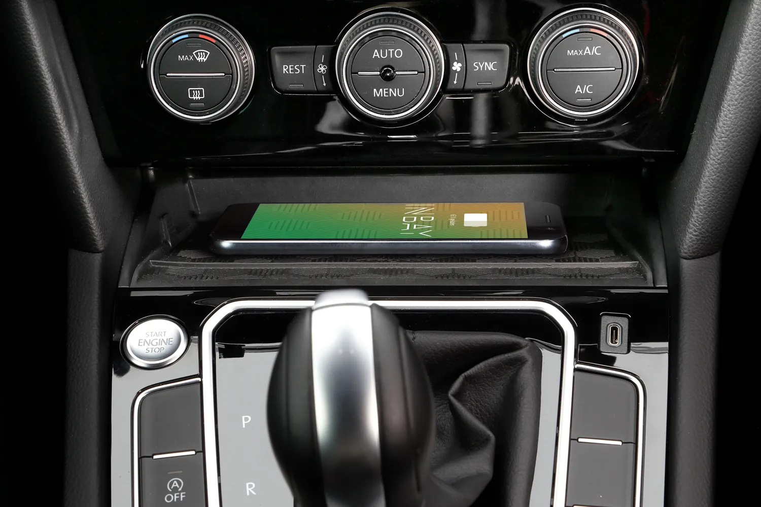 Bežični punjač za Volkswagen Arteon/Passat 10W